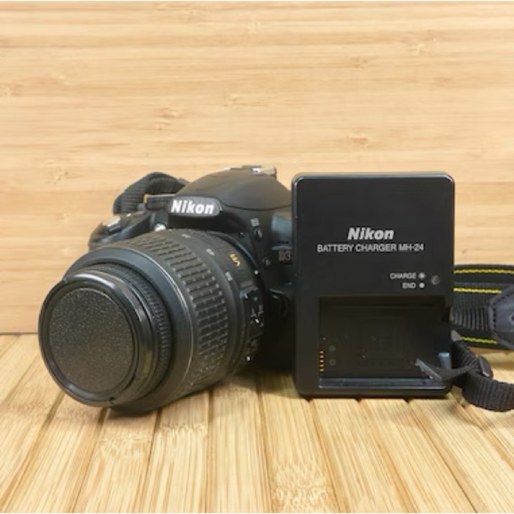 Nikon Digital Camera D3100 DSLR with Charger & 18-55mm lens